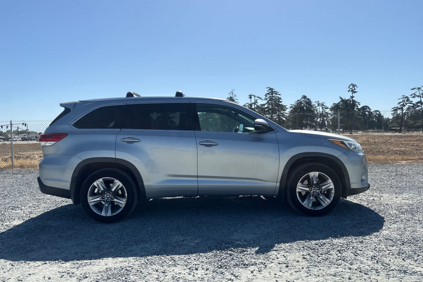 Thumbnail: 2019 Toyota Highlander - 9