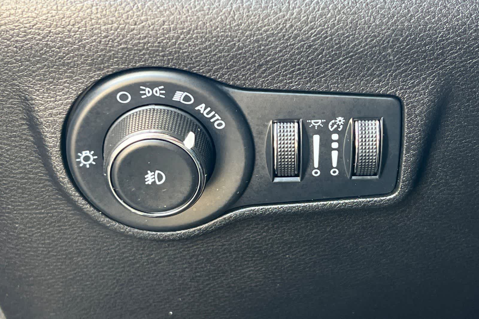 Thumbnail: 2023 Jeep Compass - 32