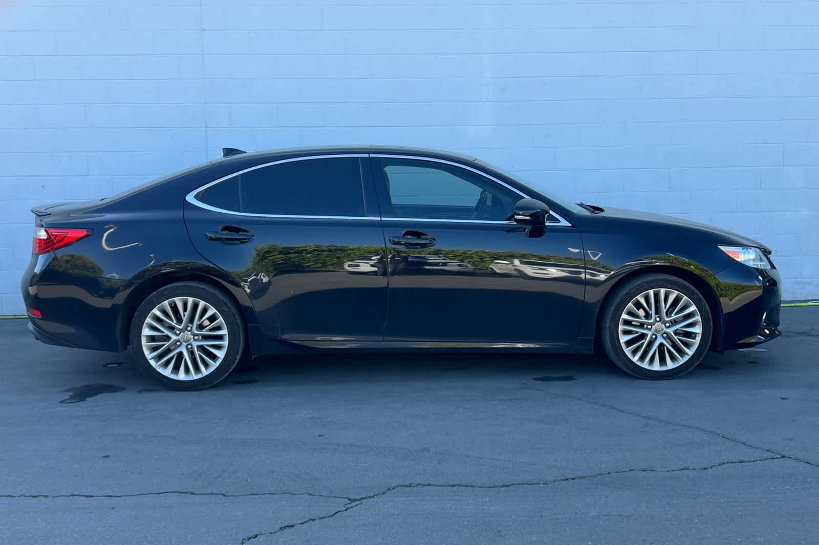 Thumbnail: 2015 Lexus ES - 9