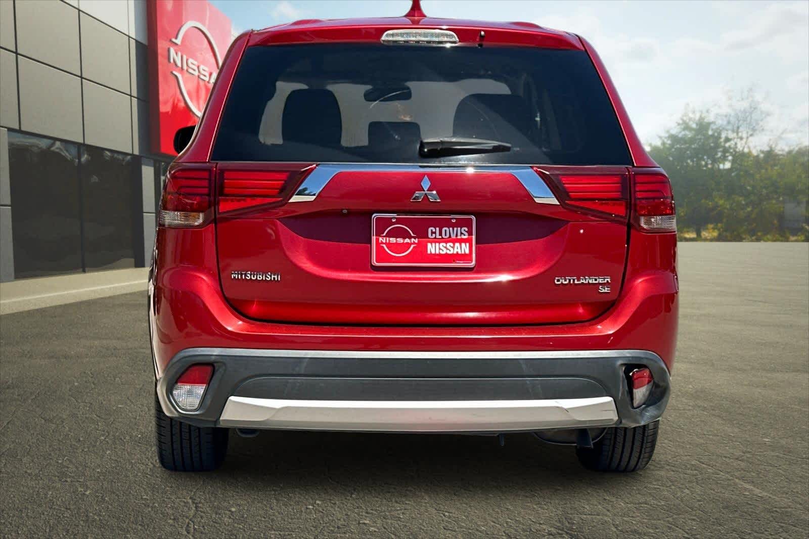 Thumbnail: 2017 Mitsubishi Outlander - 8