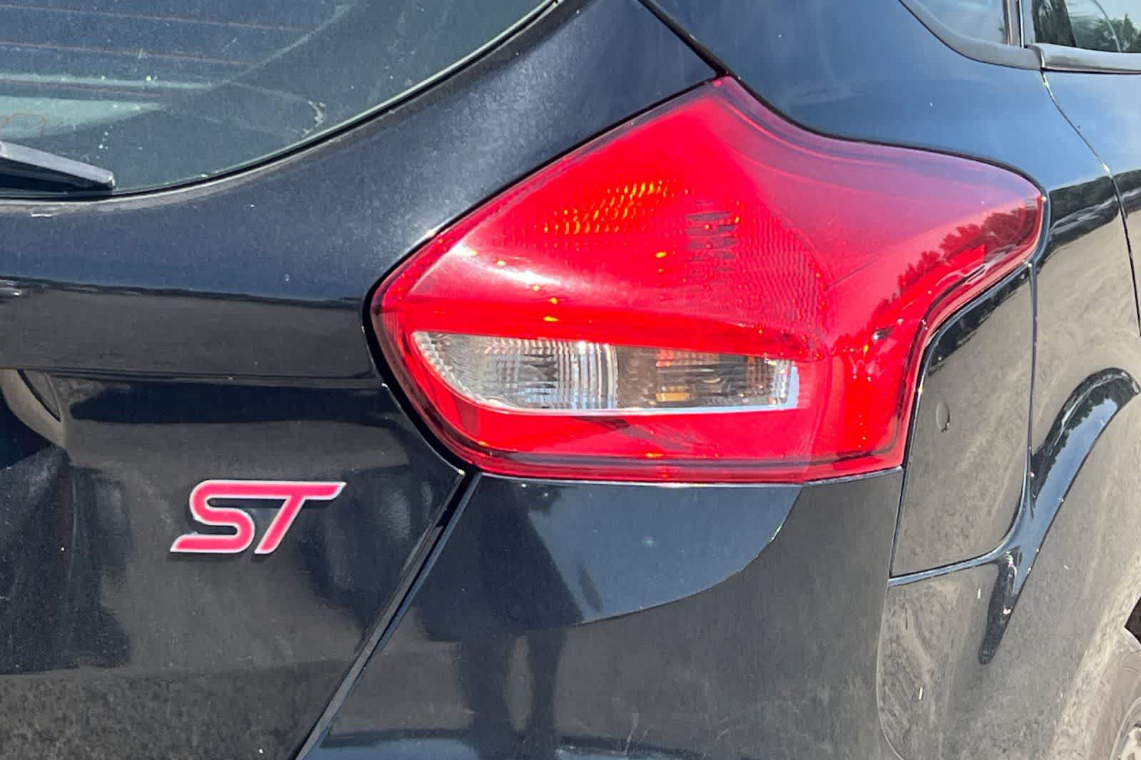 Thumbnail: 2016 Ford Focus - 13