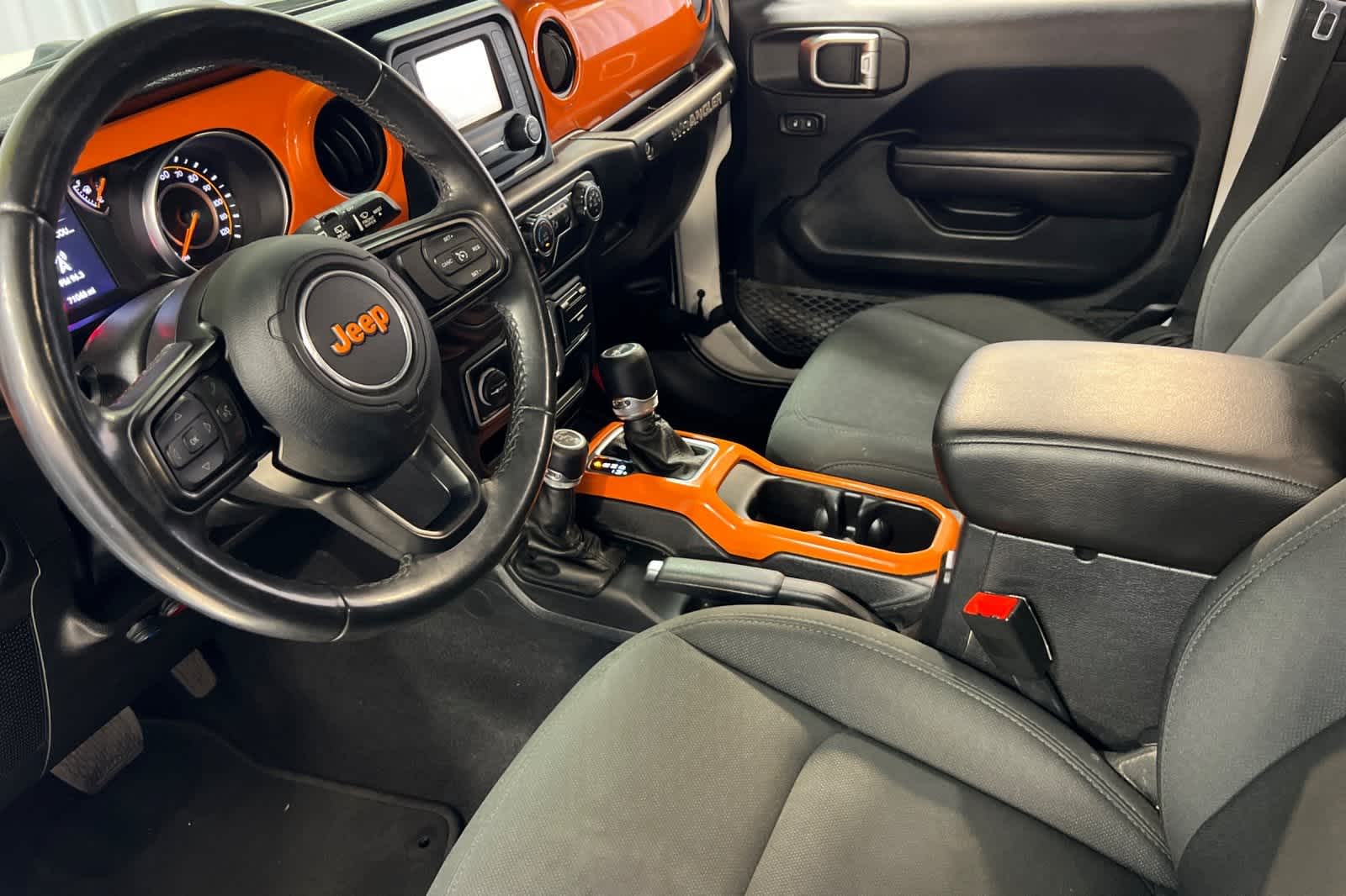 Thumbnail: 2019 Jeep Wrangler - 14
