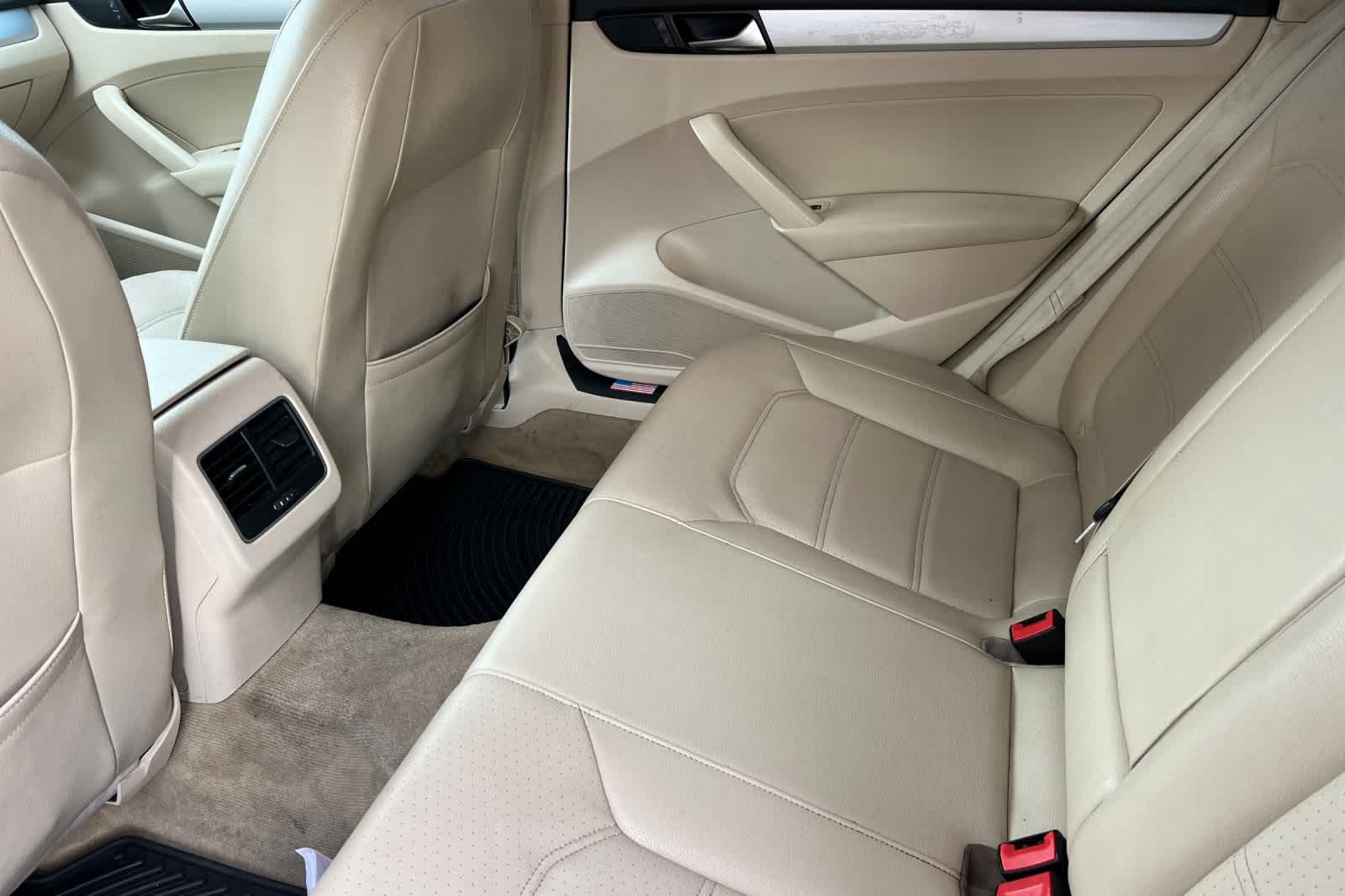 Thumbnail: 2013 Volkswagen Passat - 5