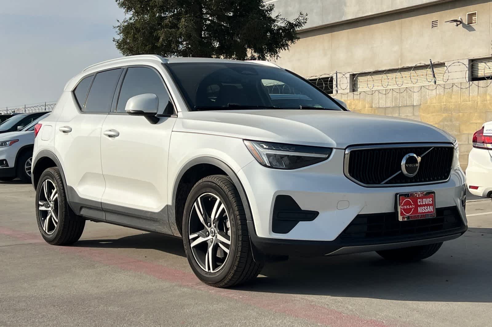 Thumbnail: 2023 Volvo XC40 - 10