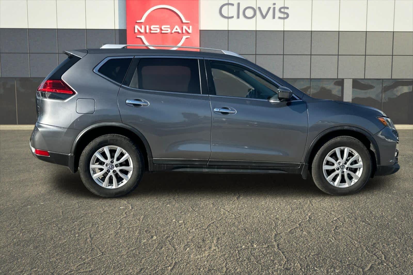 Thumbnail: 2017 Nissan Rogue - 9