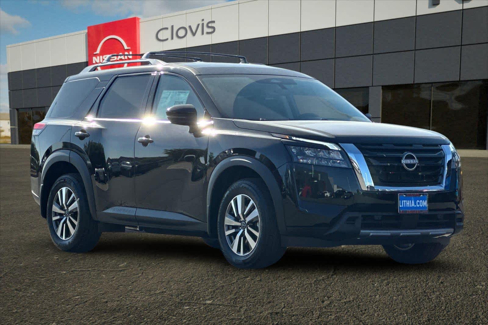 2025 Nissan Pathfinder SL 10