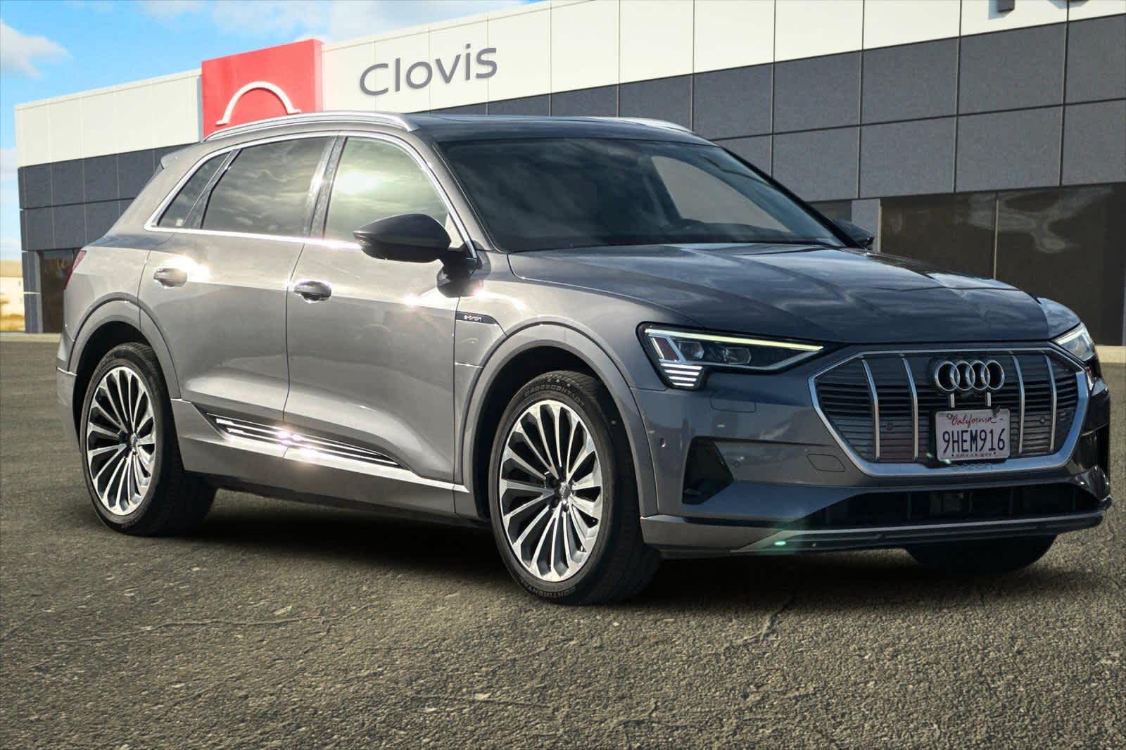Thumbnail: 2019 Audi e-tron - 10