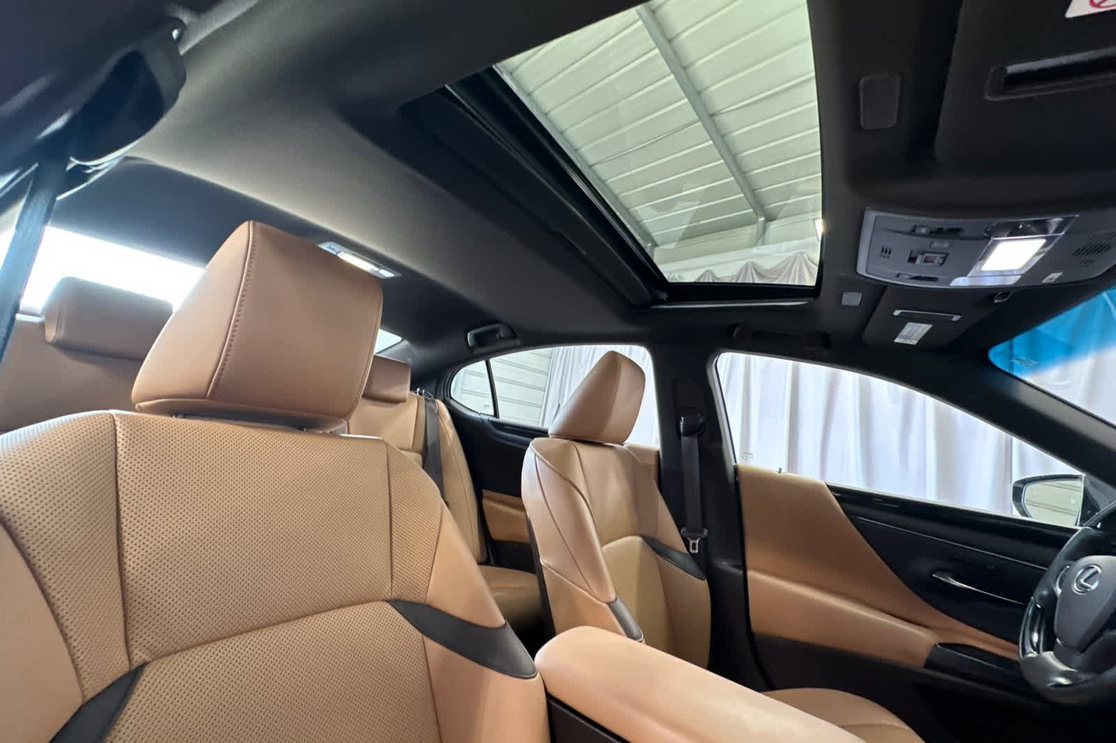 Thumbnail: 2019 Lexus ES - 19