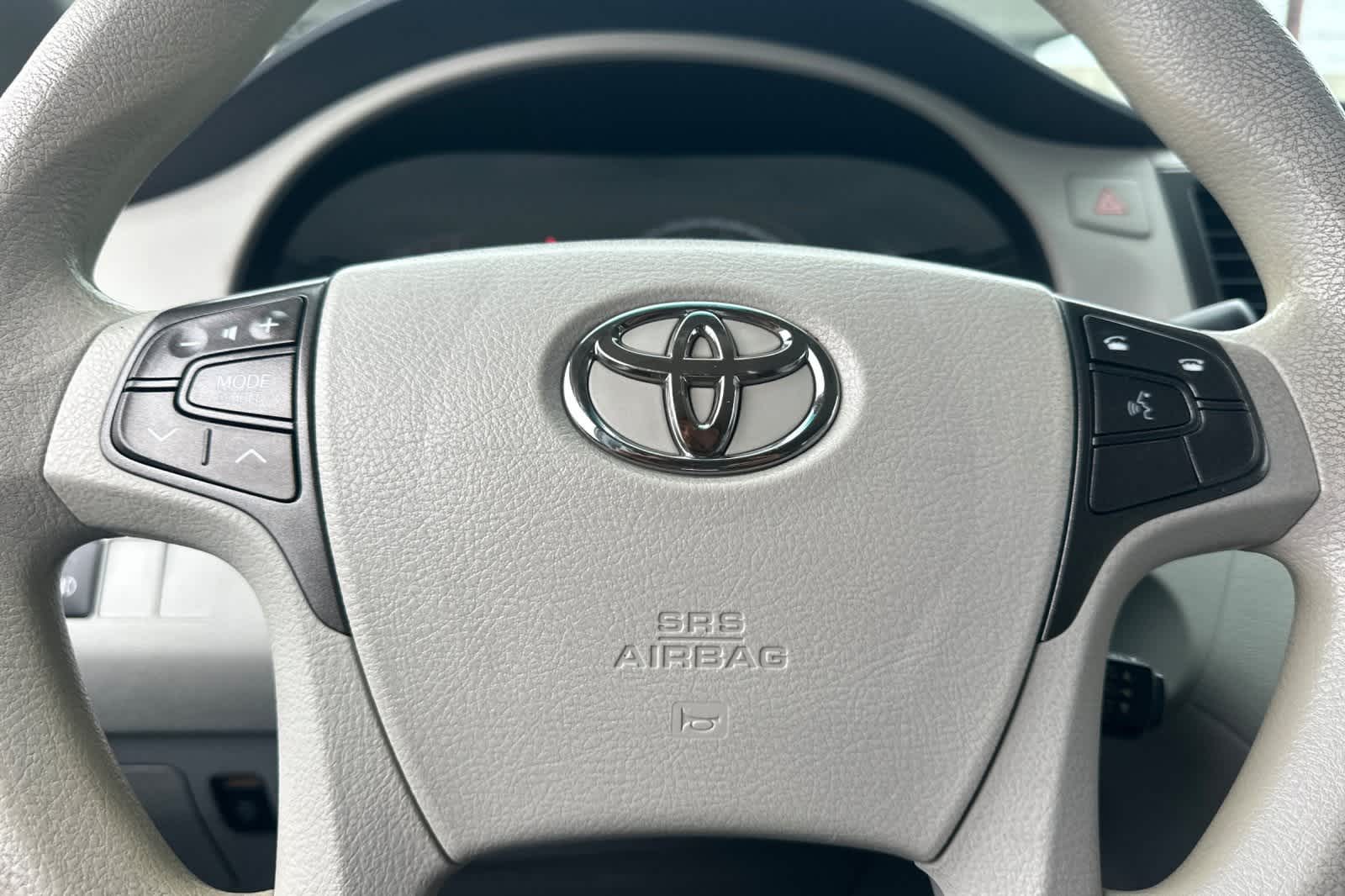 Thumbnail: 2014 Toyota Sienna - 29