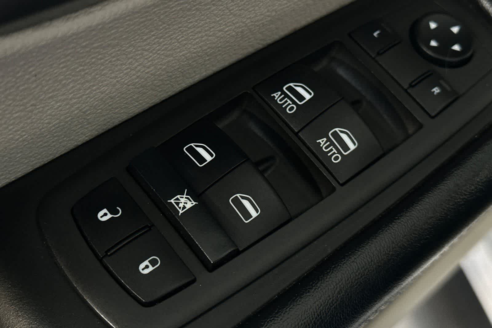 Thumbnail: 2022 Chrysler Pacifica - 14