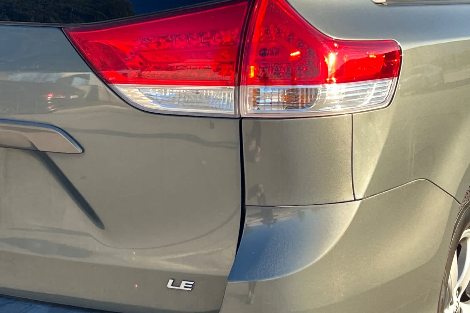 Thumbnail: 2014 Toyota Sienna - 15