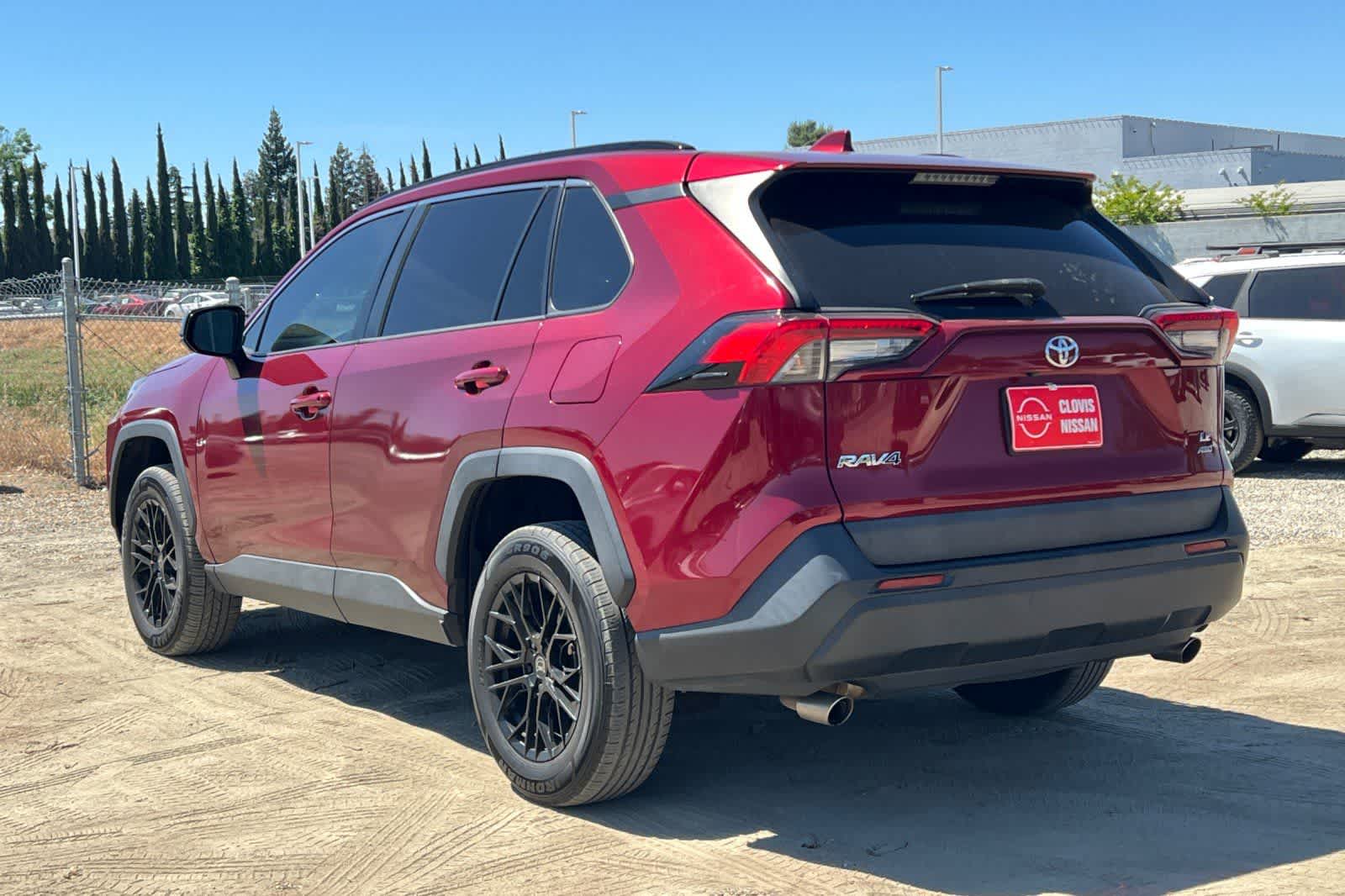 Thumbnail: 2021 Toyota RAV4 - 7
