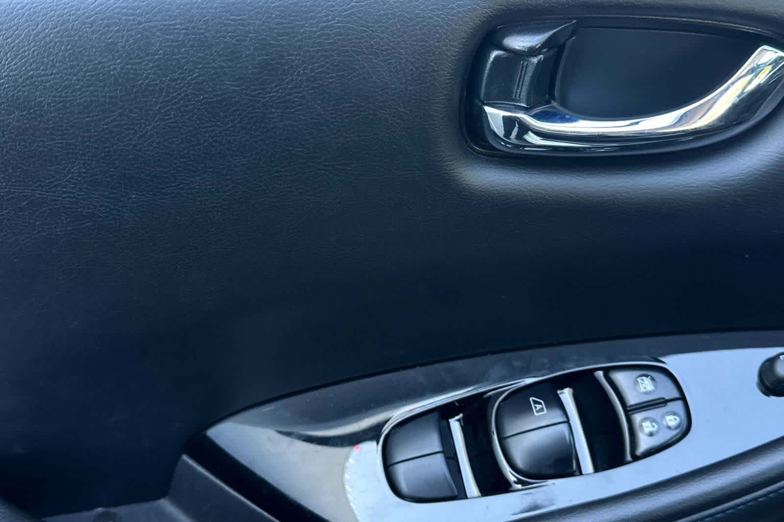 Thumbnail: 2018 Nissan Leaf - 15