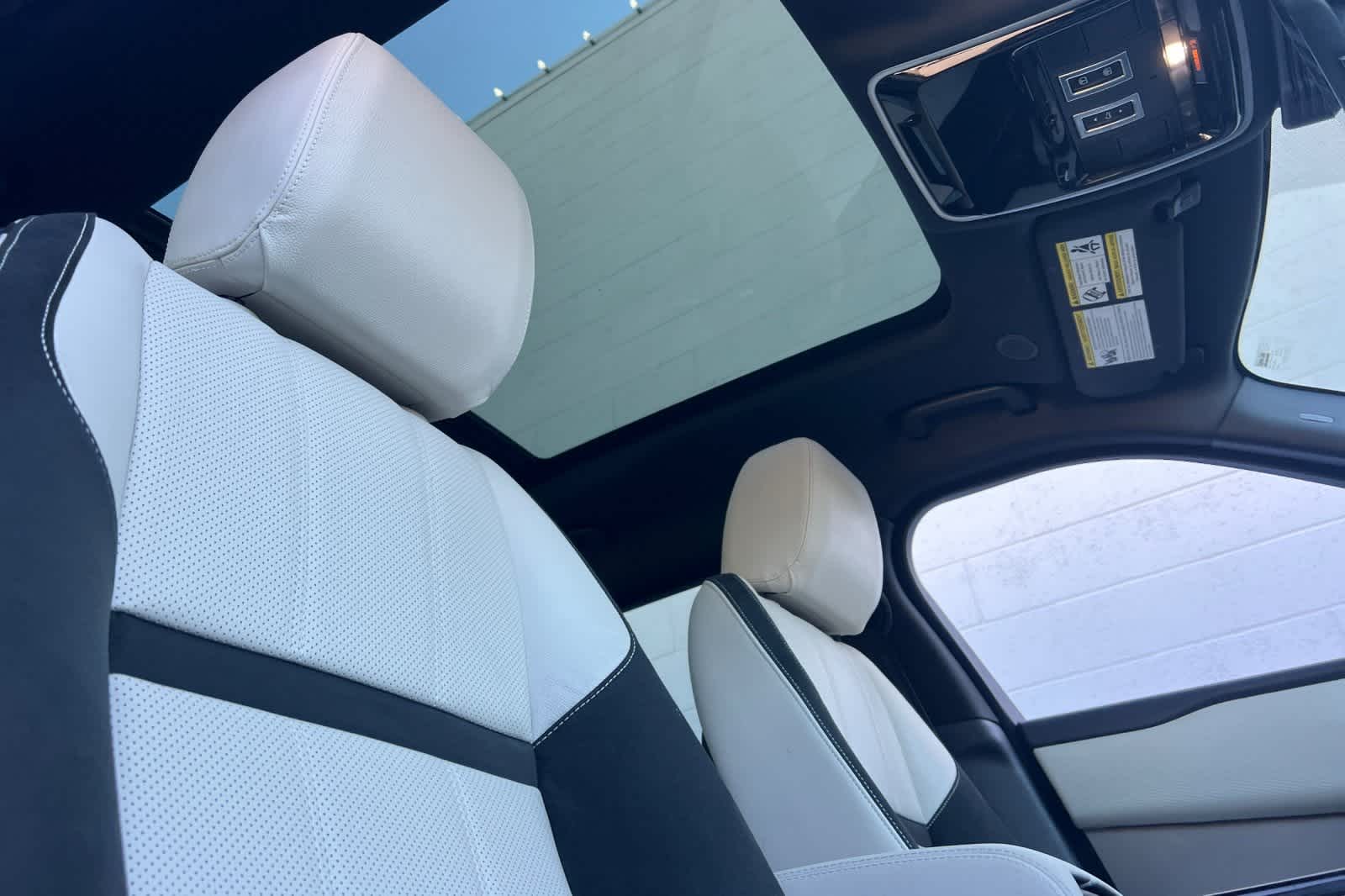 Thumbnail: 2023 Land Rover Range Rover Velar - 20