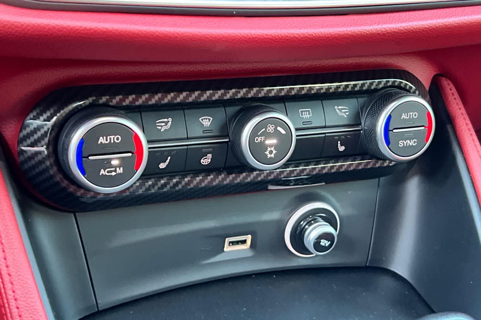 Thumbnail: 2018 Alfa Romeo Stelvio - 23