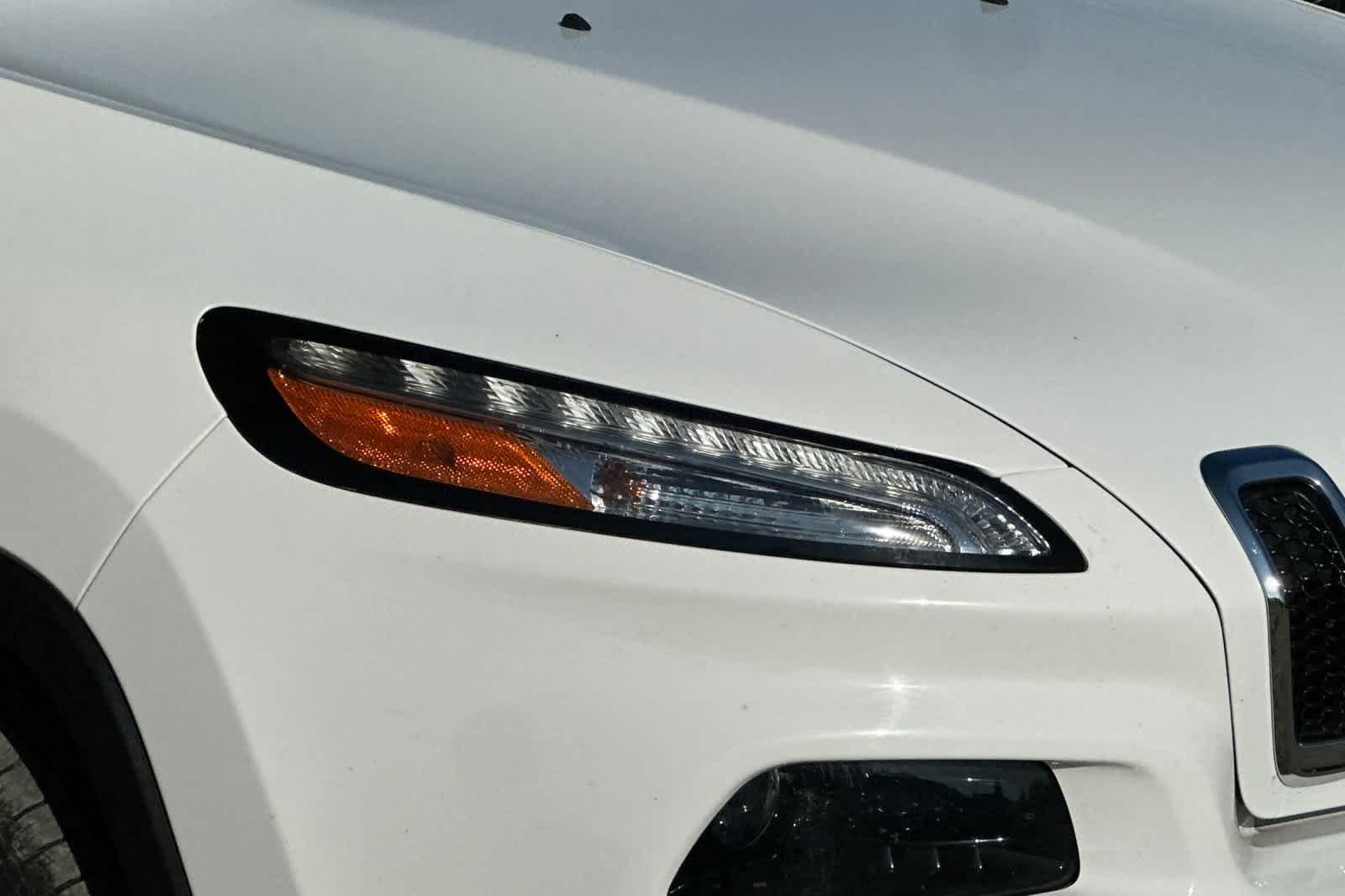 Thumbnail: 2017 Jeep Cherokee - 33