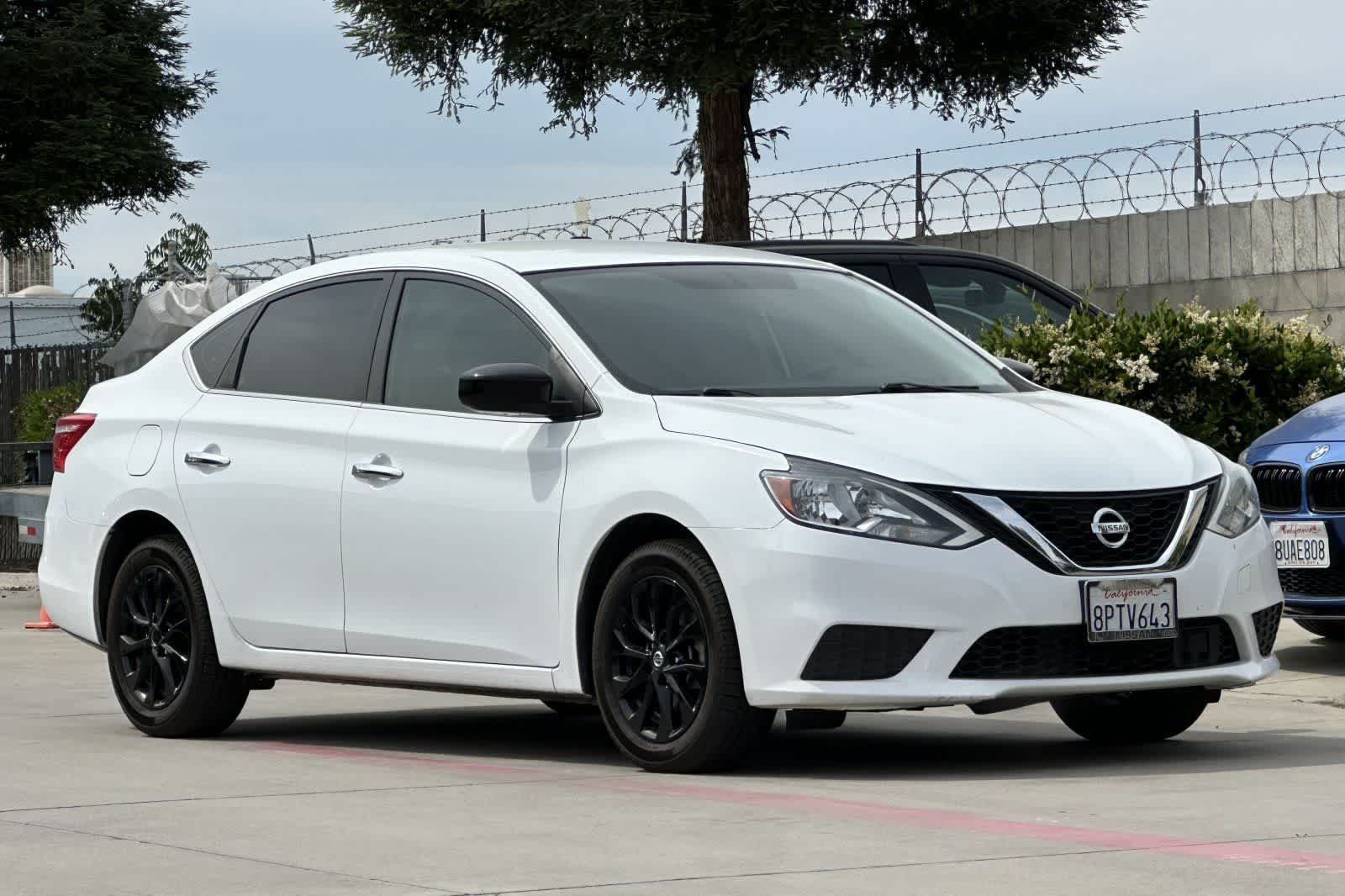 Thumbnail: 2018 Nissan Sentra - 10
