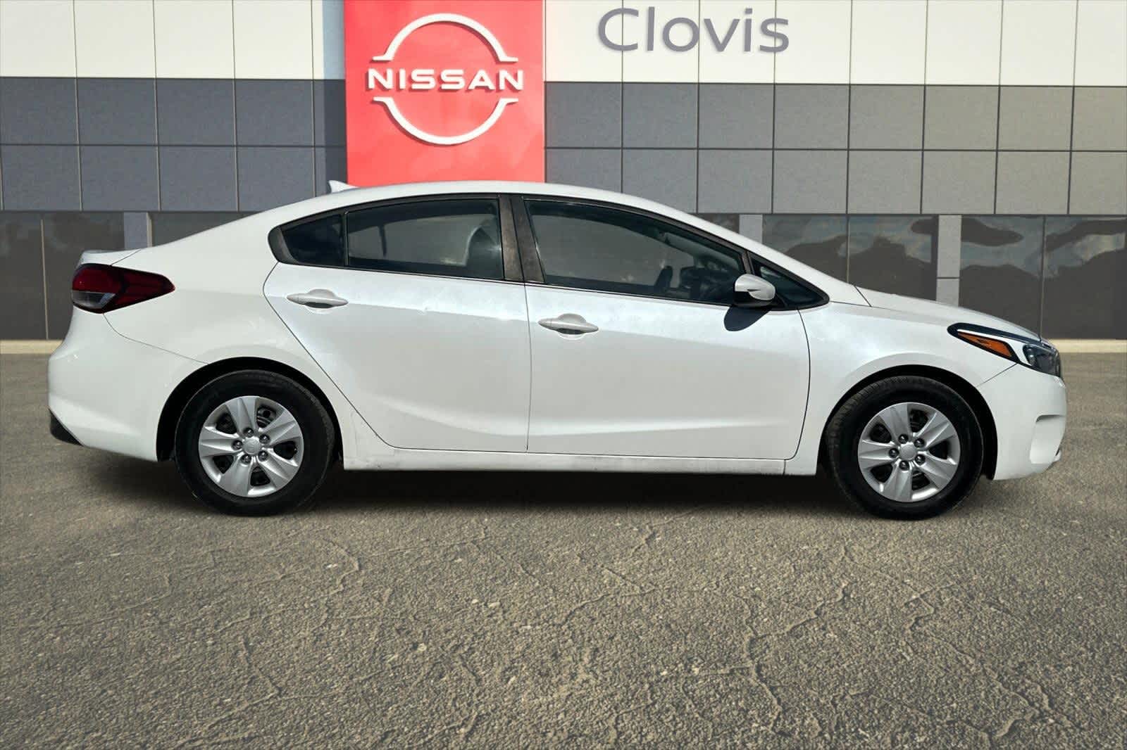 Thumbnail: 2017 Kia Forte - 9