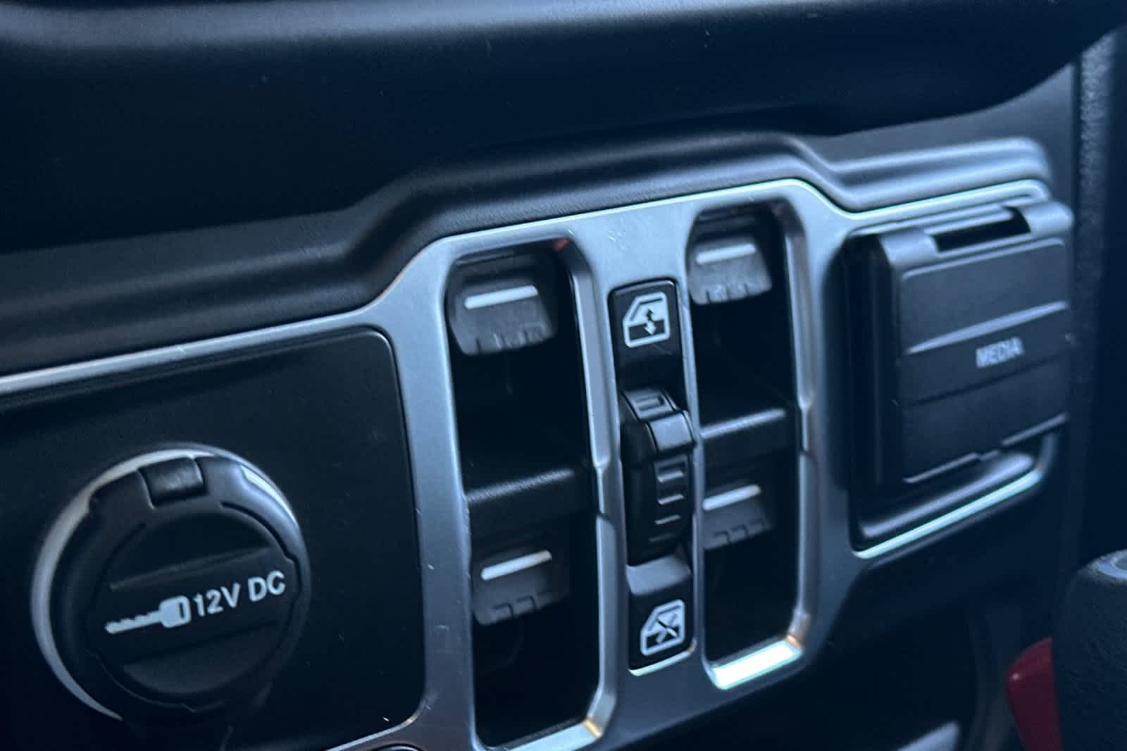 Thumbnail: 2021 Jeep Gladiator - 14