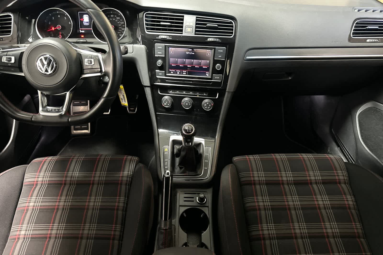 Thumbnail: 2019 Volkswagen Golf - 4