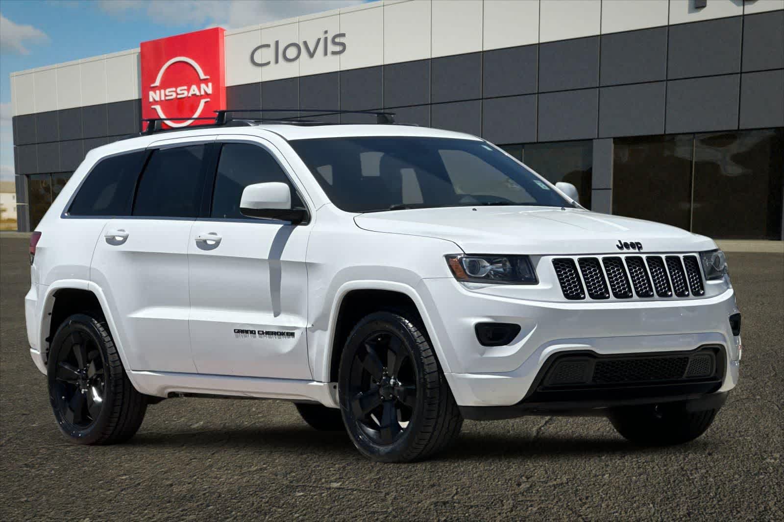 Thumbnail: 2015 Jeep Grand Cherokee - 10