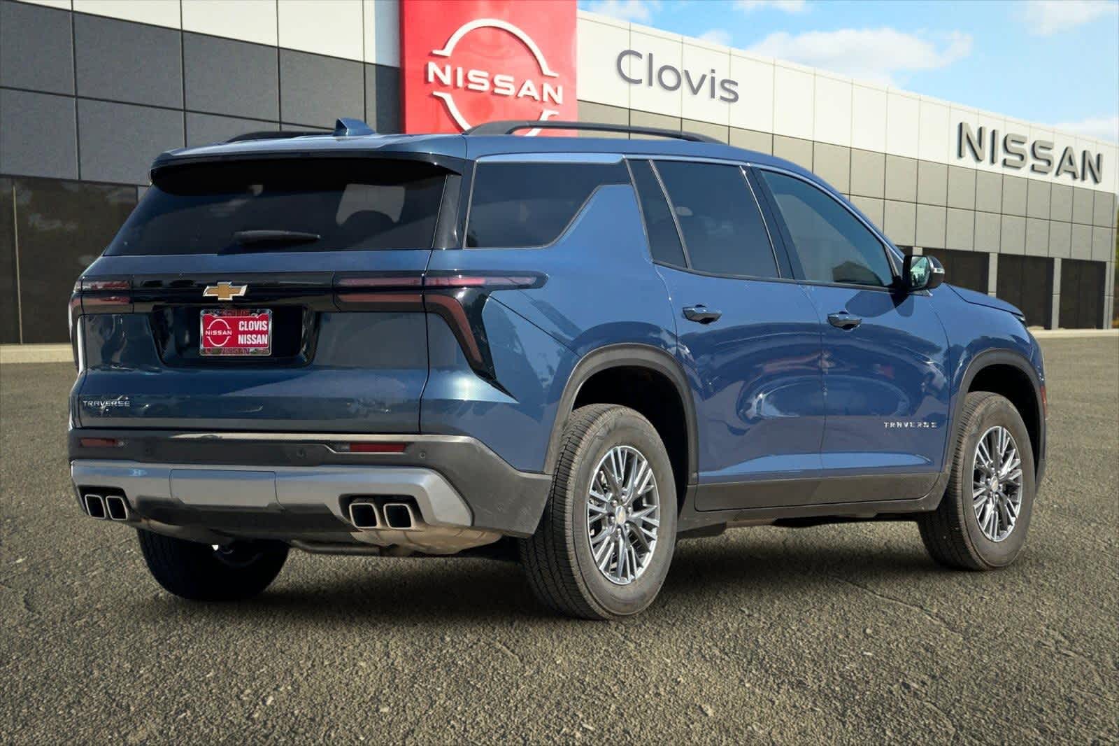 Thumbnail: 2025 Chevrolet Traverse - 3