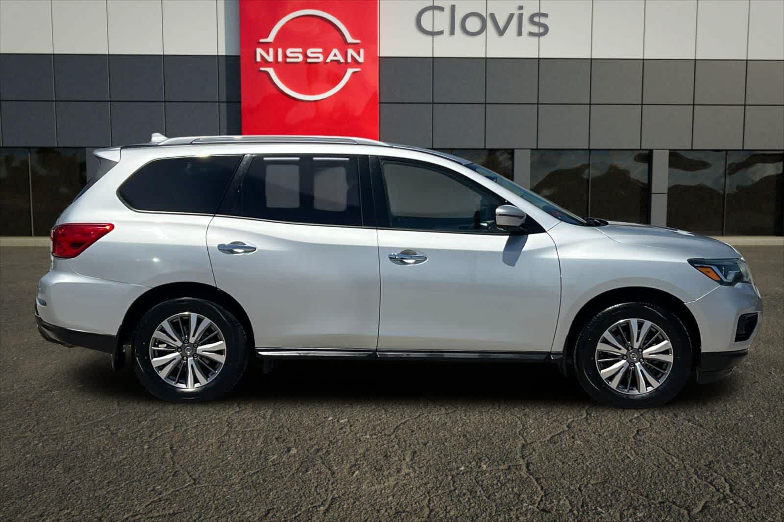 Thumbnail: 2020 Nissan Pathfinder - 8