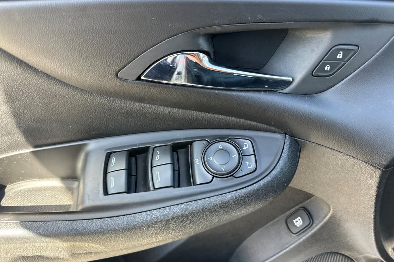 Thumbnail: 2018 Chevrolet Volt - 15