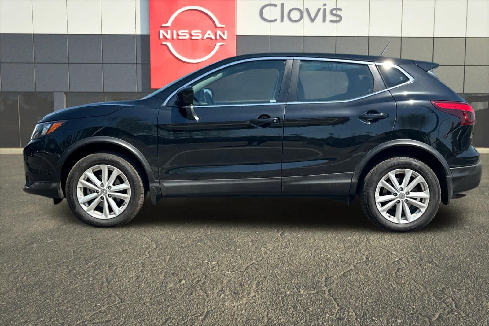 Thumbnail: 2017 Nissan Rogue Sport - 6