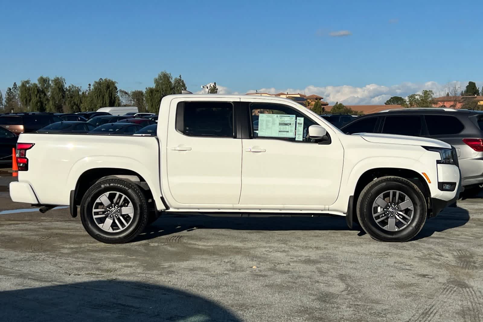 2025 Nissan Frontier SV 8