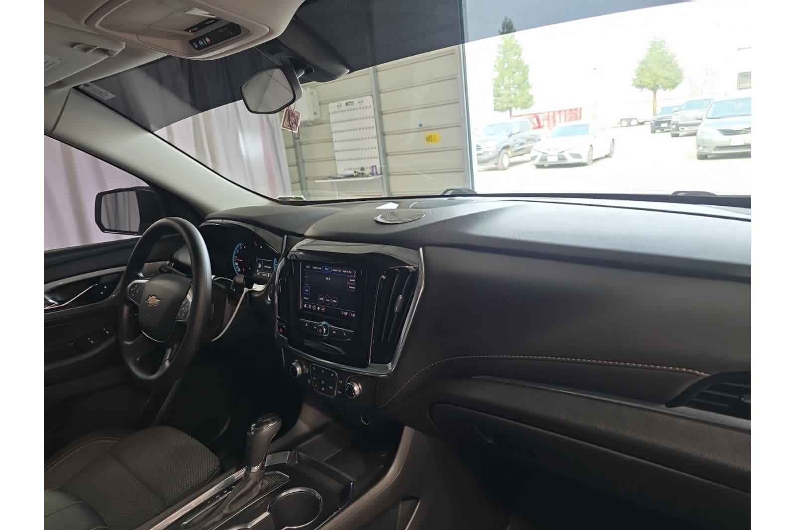 Thumbnail: 2020 Chevrolet Traverse - 14