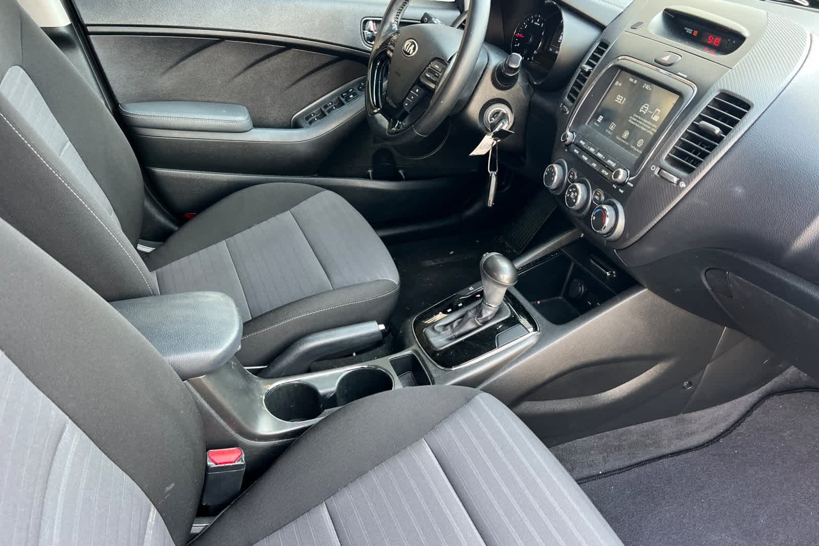 Thumbnail: 2018 Kia Forte - 16