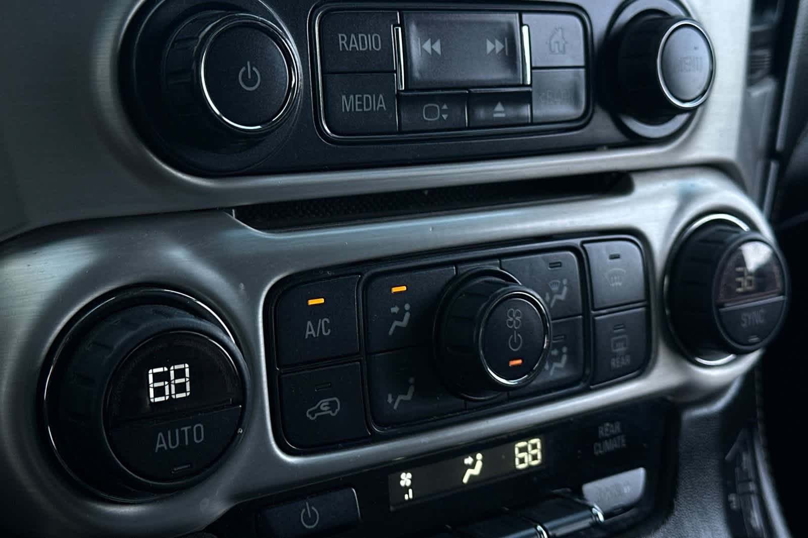 Thumbnail: 2015 GMC Yukon - 21