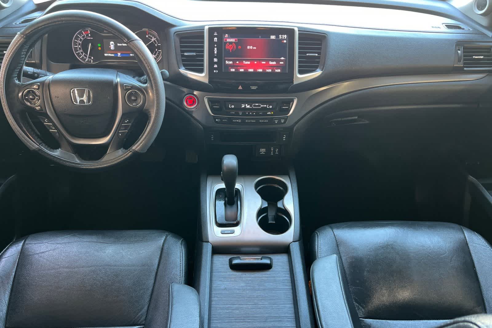 Thumbnail: 2017 Honda Pilot - 4