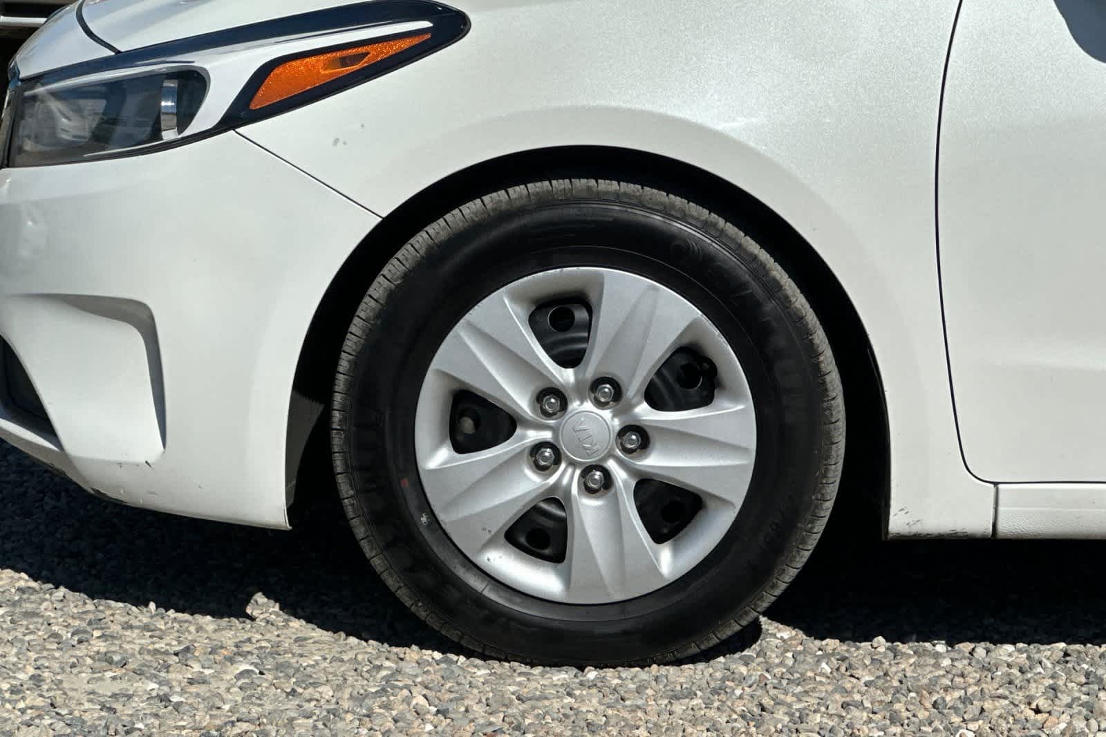 Thumbnail: 2017 Kia Forte - 12