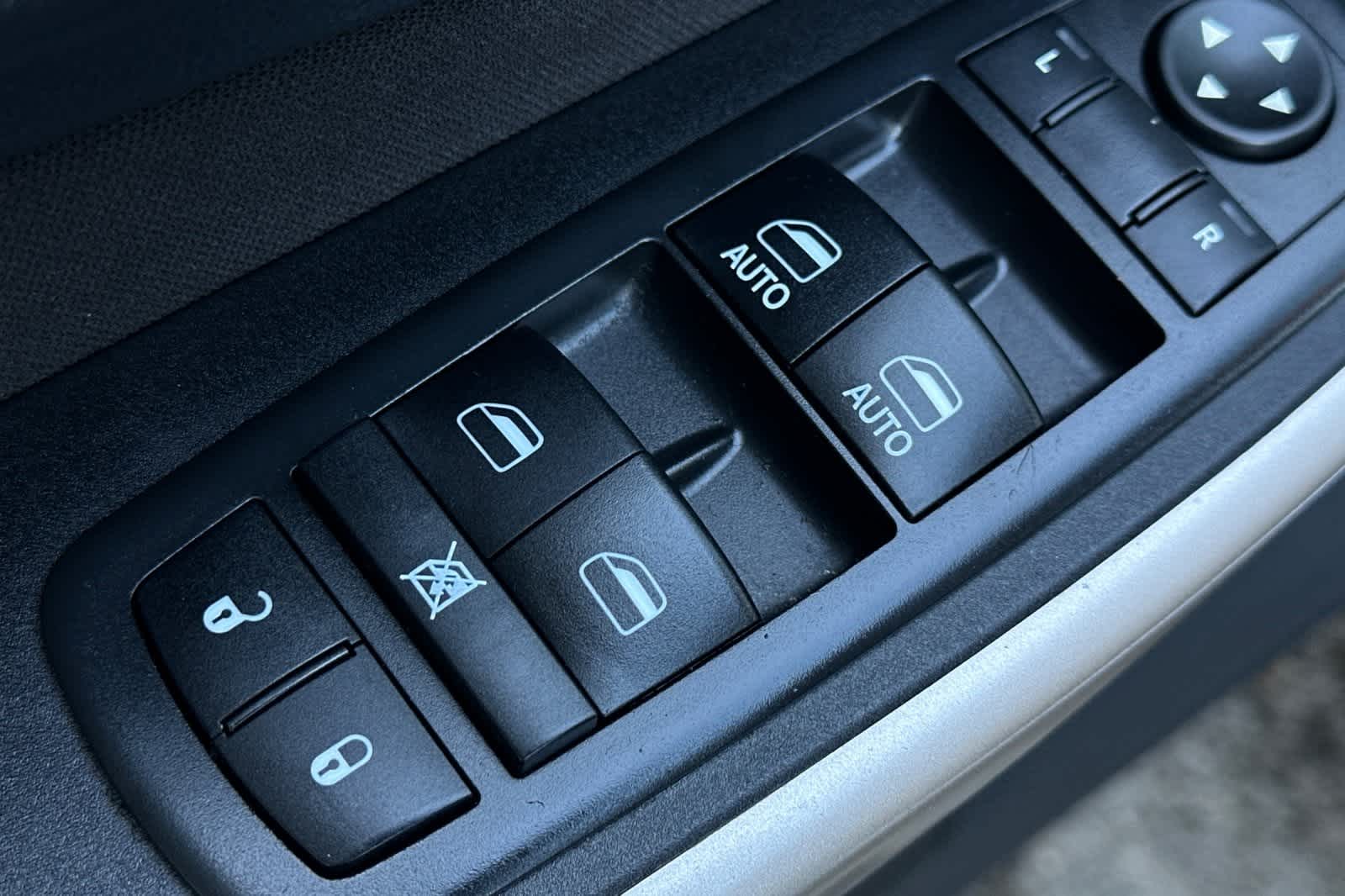 Thumbnail: 2017 Jeep Cherokee - 14