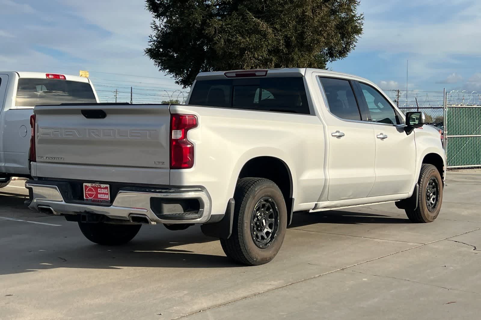 Thumbnail: 2019 Chevrolet Silverado 1500 - 3