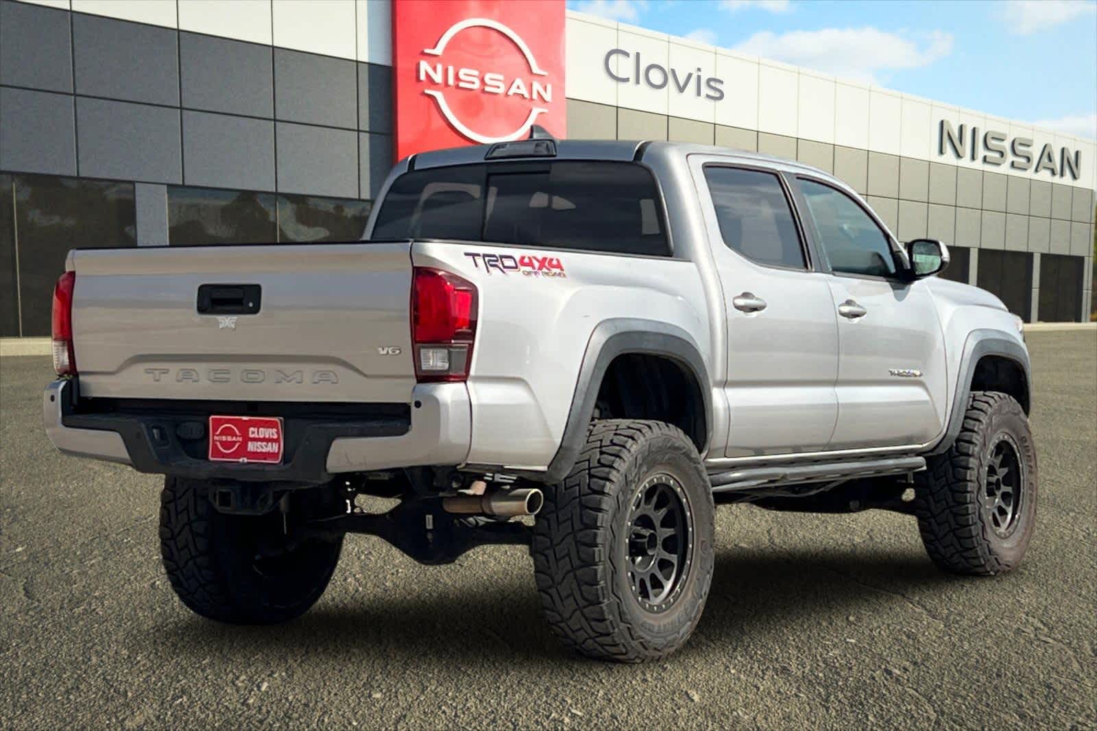 Thumbnail: 2018 Toyota Tacoma - 3