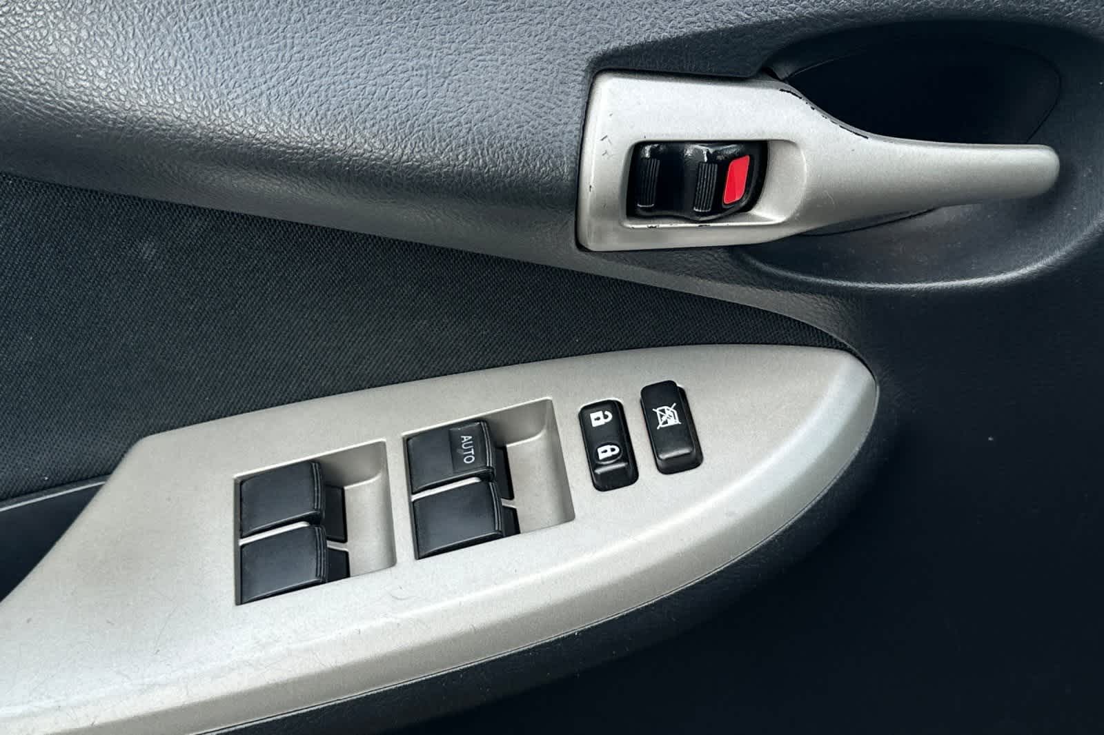 Thumbnail: 2013 Toyota Corolla - 13