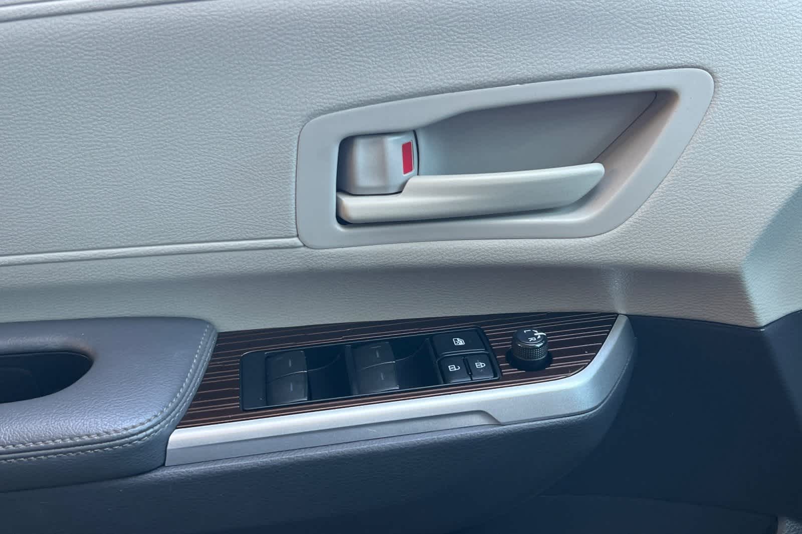 Thumbnail: 2021 Toyota Sienna - 15