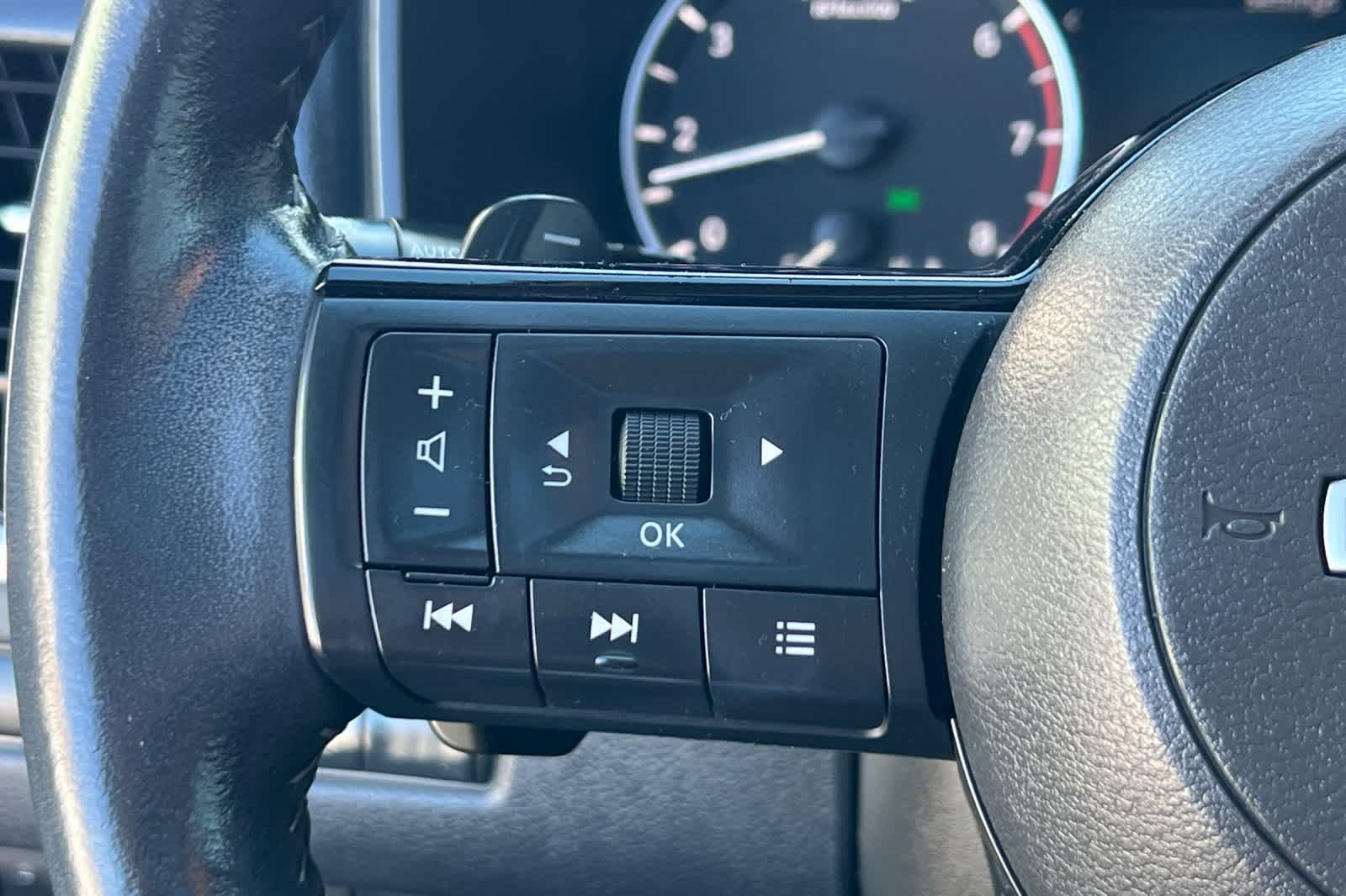 Thumbnail: 2023 Nissan Rogue - 33