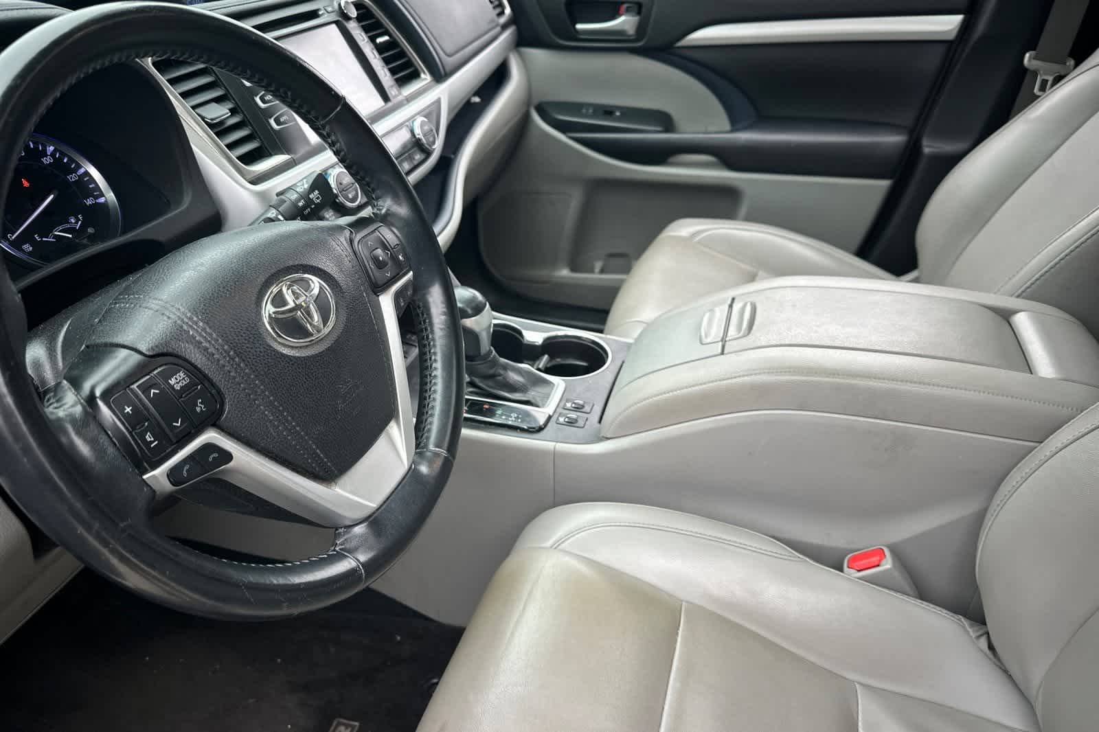 Thumbnail: 2019 Toyota Highlander - 12