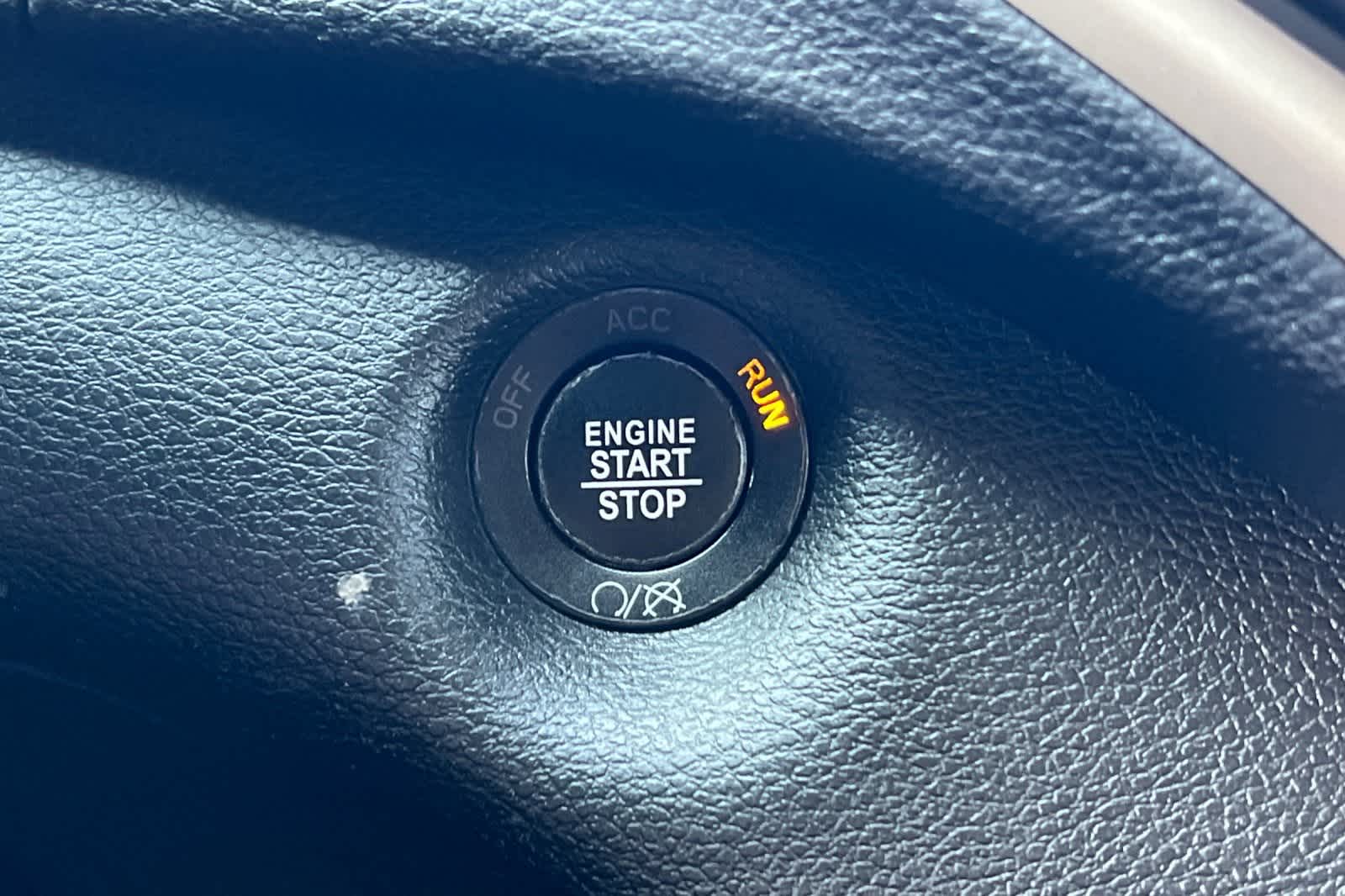 Thumbnail: 2018 Jeep Cherokee - 25