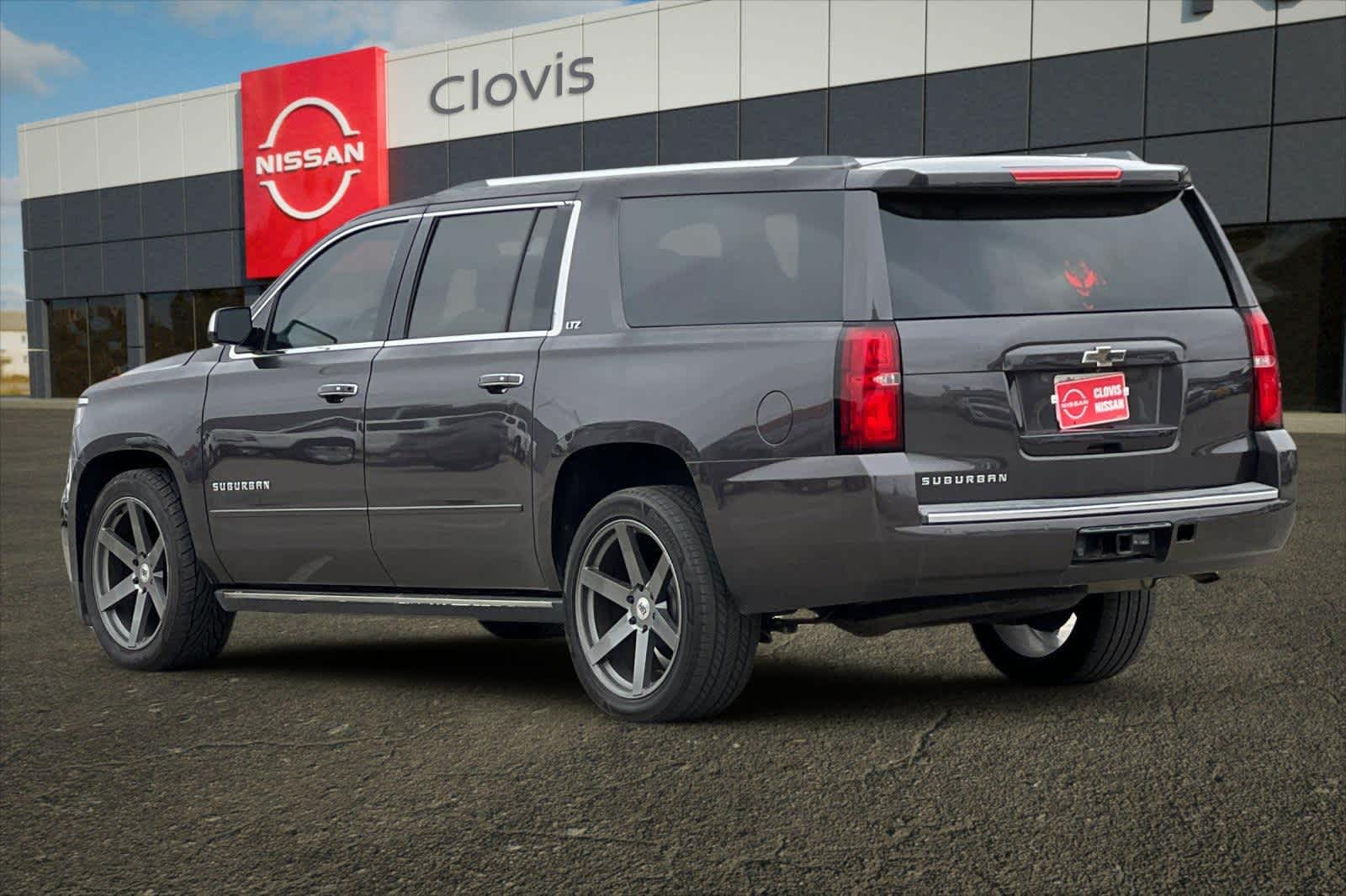 Thumbnail: 2016 Chevrolet Suburban - 7
