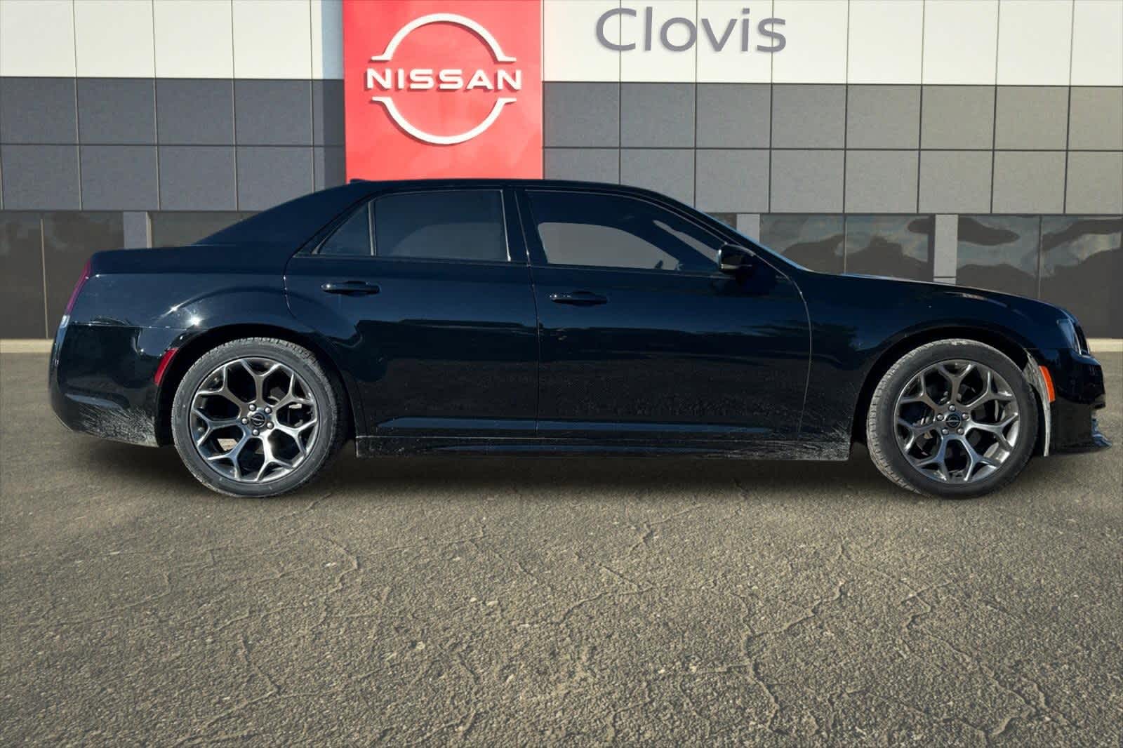 Thumbnail: 2018 Chrysler 300 - 9