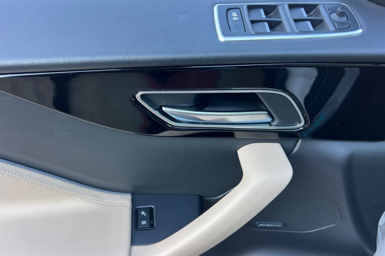 Thumbnail: 2019 Jaguar F-Pace - 13