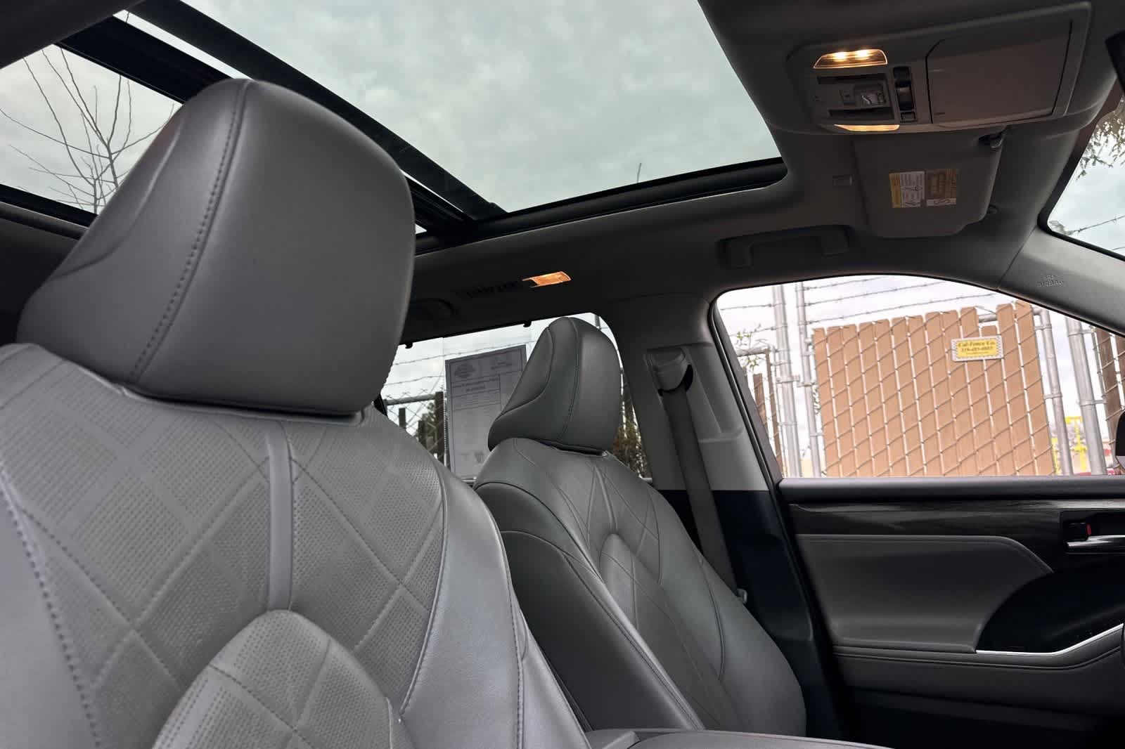 Thumbnail: 2022 Toyota Highlander - 21