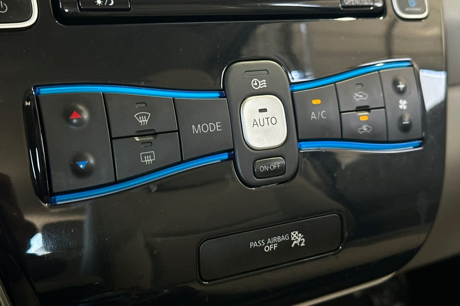Thumbnail: 2011 Nissan Leaf - 23