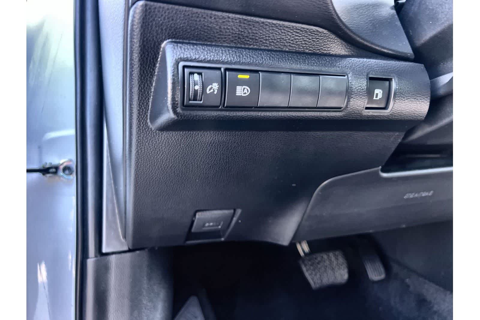 Thumbnail: 2023 Toyota Corolla - 29