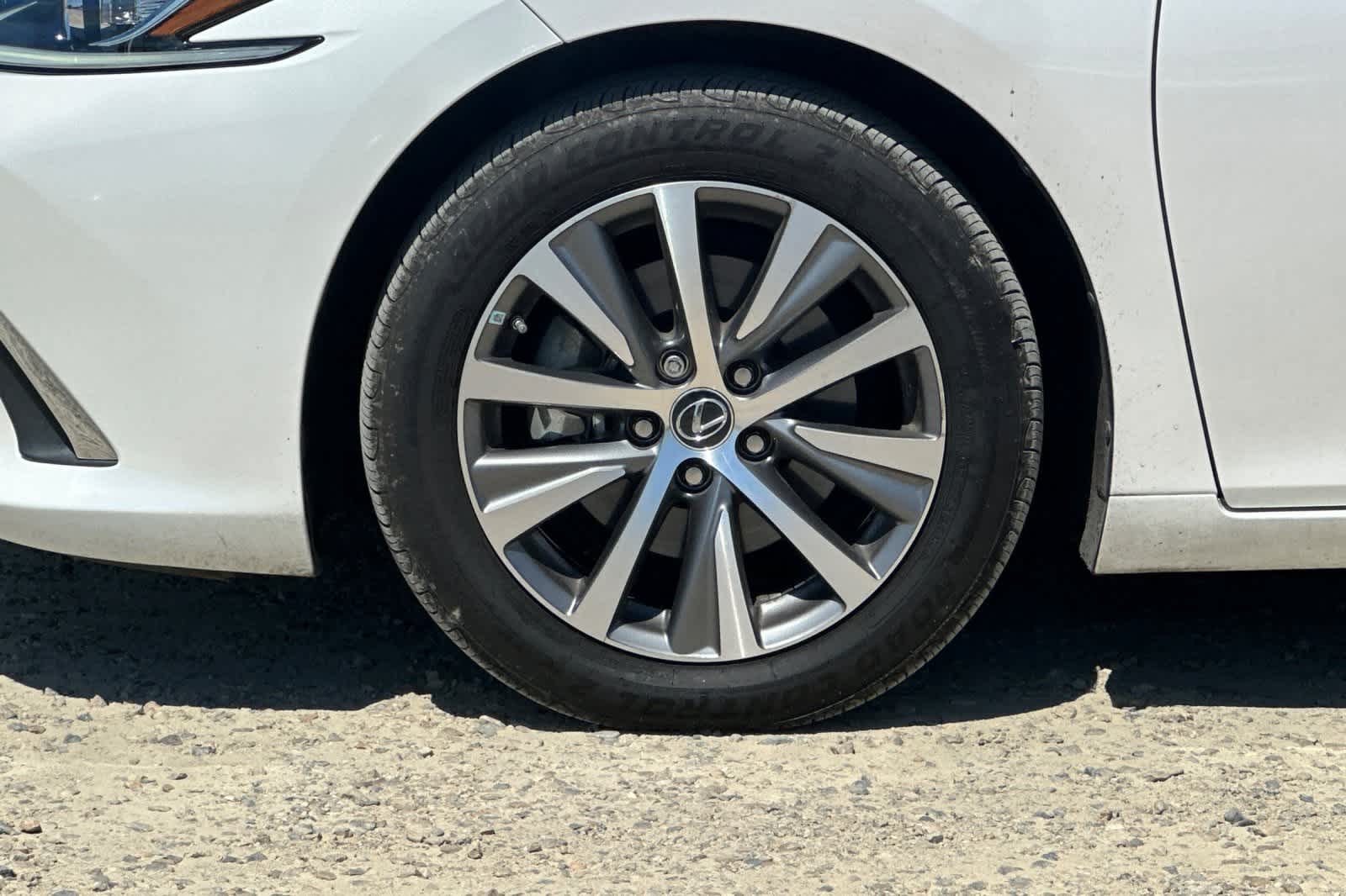 Thumbnail: 2020 Lexus ES - 12